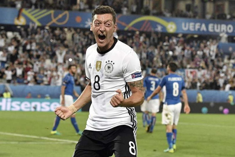 10. Mesut Özil (Arsenal & Germany)